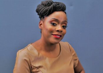 rachel-sumbu-journaliste-moderatrice-maitresse-de-ceremonie-projecteur-magazine-interview