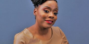 rachel-sumbu-journaliste-moderatrice-maitresse-de-ceremonie-projecteur-magazine-interview