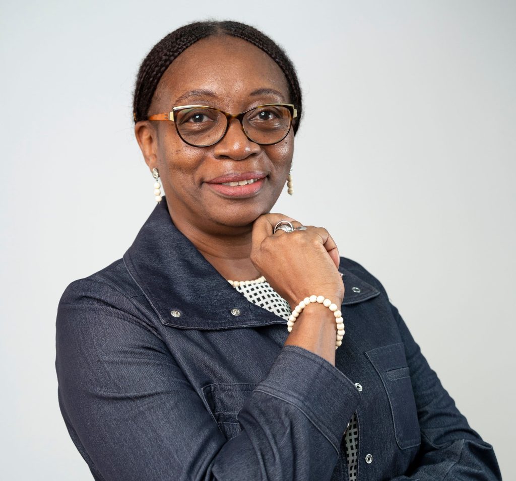 image nelly-bakang-yomba-directrice-generale-chanas-assurances-vie-projecteur-magazine