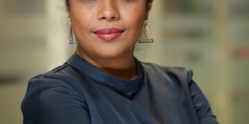 Vidharshini-FERELLOC-communicatrice-consultante-communication-projecteur-magazine-experte-communication