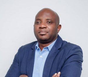 image tristan-mbianda-nana-expert-en-marque-corporate-branding-developpement-de-marques-projecteur-magazine