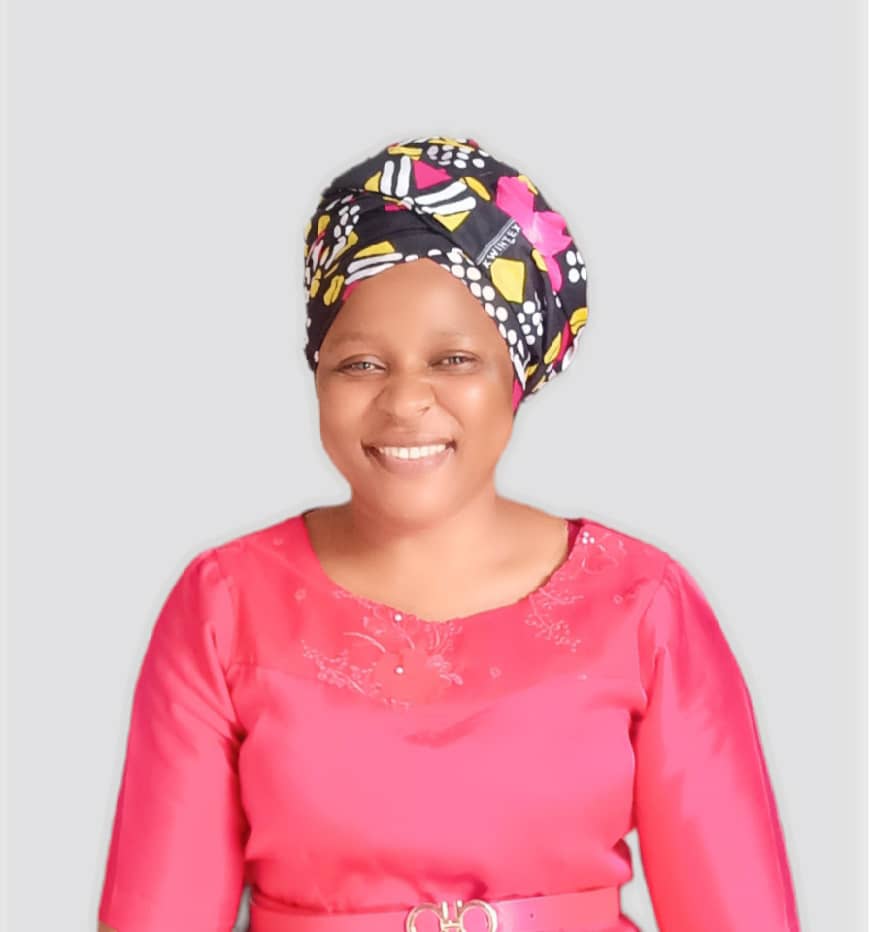 image rita-ndzie-promotrice-hrtitude-experte-rh-emploi-coach-emploi-travail-projecteur-magazine-conseils-astuces