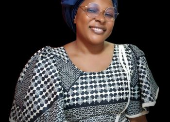 rita-ndzie-promotrice-hrtitude-experte-rh-emploi-coach-emploi-travail-projecteur-magazine-conseils-astuces