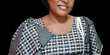 rita-ndzie-promotrice-hrtitude-experte-rh-emploi-coach-emploi-travail-projecteur-magazine-conseils-astuces