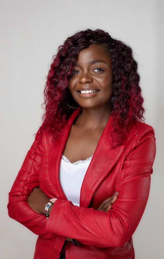 Article portrait de Nelly Ngueno, business analyst et membre de IIBA Cameroun -projecteurmagazine