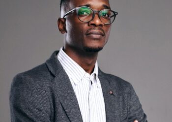 Entretien avec Ornello Olivier YOUMBI, chef de projet en transformation industrielle chez SCHERDEL-projecteur magazine