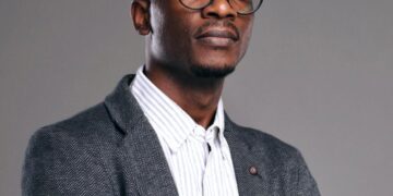 Entretien avec Ornello Olivier YOUMBI, chef de projet en transformation industrielle chez SCHERDEL-projecteur magazine