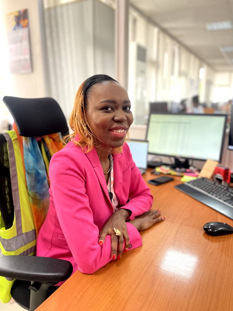 Entretien avec Evelyne Ekedi, Chef de département du Contrôle Opérationnel chez Africa Global Logistics Cameroun-projecteur-magazine