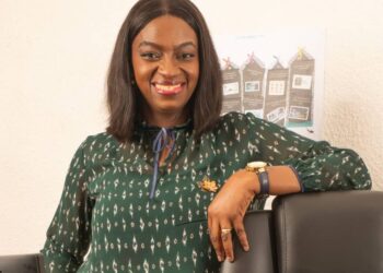 Entretien avec Nancy Nguela, une ingénieure qui trace sa voie dans la logistique ferroviaire-projecteurmagazine