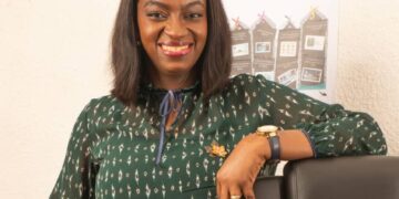 Entretien avec Nancy Nguela, une ingénieure qui trace sa voie dans la logistique ferroviaire-projecteurmagazine