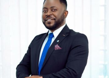 Article Portrait de Florian Djoubissie, directeur de la banque de détail chez BGFIBANK Cameroun. Par Projecteur Magazine