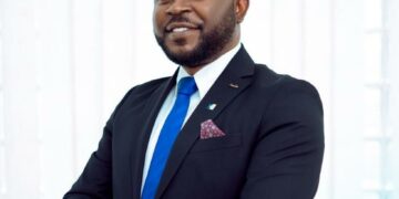 Article Portrait de Florian Djoubissie, directeur de la banque de détail chez BGFIBANK Cameroun. Par Projecteur Magazine