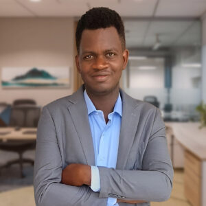 De l’Ingénierie à la Certification ECBA : le parcours éclairant d’Achille KUATE KAKEU, Business Analyst à l’Université de Sherbrooke-projecteur-magazine-business analyse