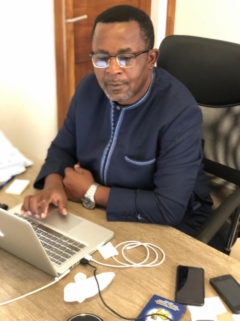 Dr honore Mondomobe est Expert Consultant International Senior Commerce International & Développement du secteur privé Infrastructure Qualité

