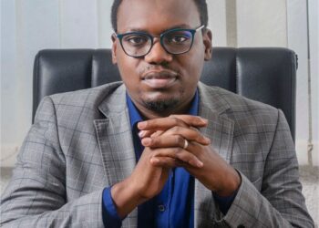 Entretien avec Ibrahima Ousmanou_president de la commision industrie du GECAM_interview_donnée_projecteur magazine