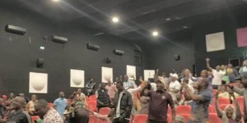 Visa célèbre la passion du football à Yaoundé : une Viewing Party mémorable pour la finale Maroc–Sénégal