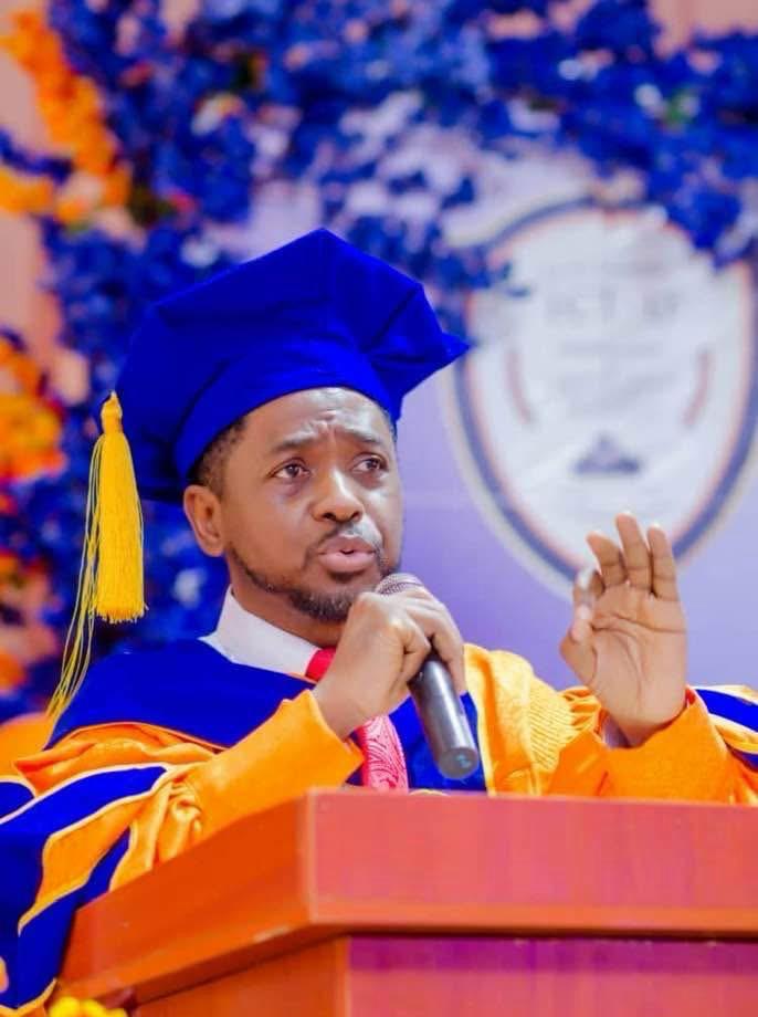 Photos du pr victor mbarika, l'universitaire qui souhaite soutenir la presse camerounaise à hauteur de 100 Millions FCFA